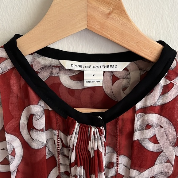 Diane von Furstenberg blouse, size 2 - Picture 2 of 4